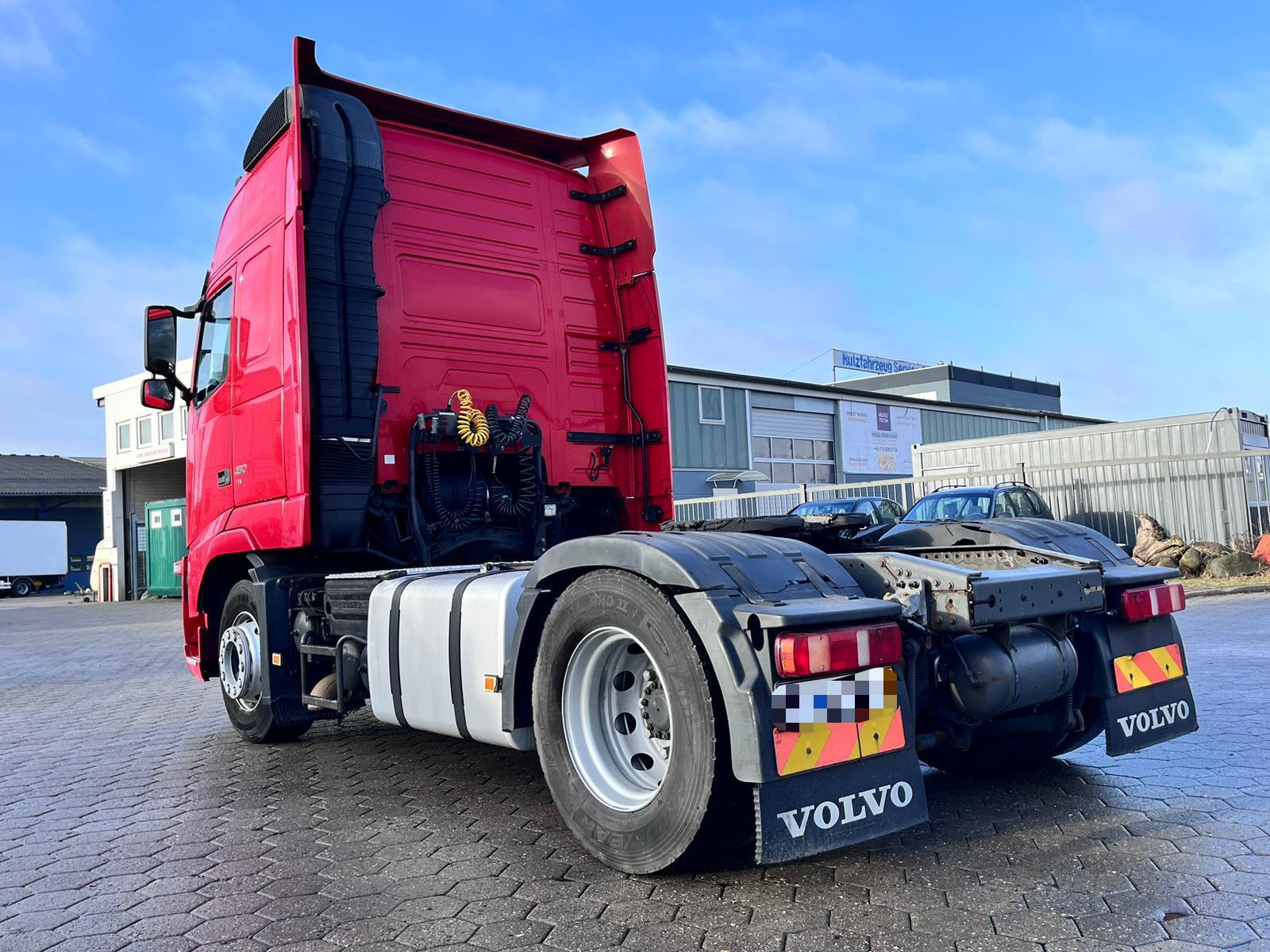 Volvo 440 2011 km 72200000